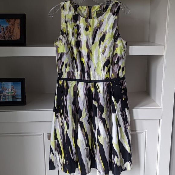 Taylor size 6 summer dress - Picture 4 of 9